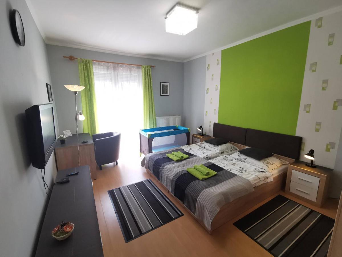 Smart Szallas Apartman In Miskolc Exterior foto