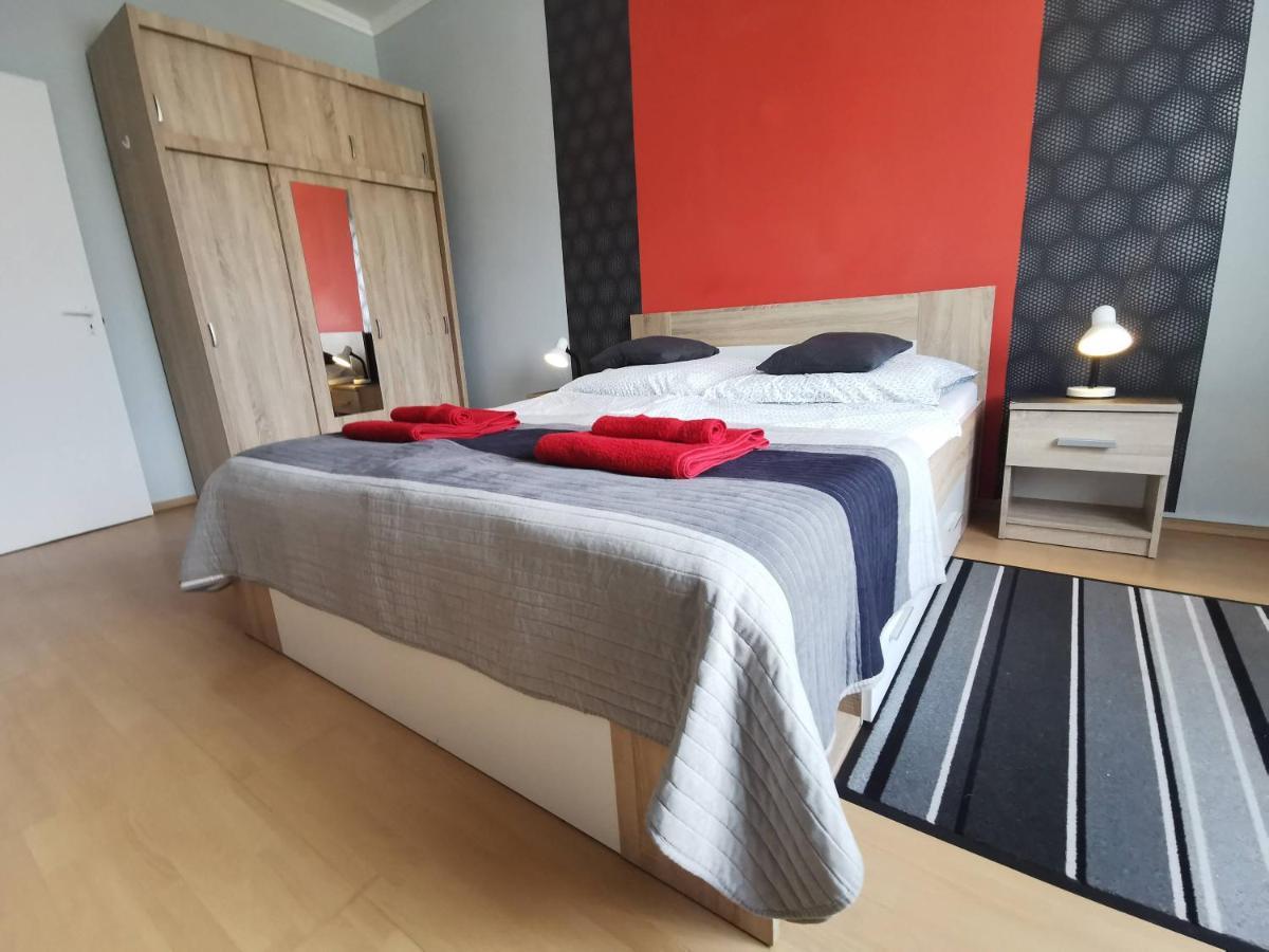 Smart Szallas Apartman In Miskolc Exterior foto